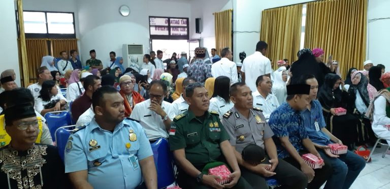 Wakili Kapolres Belu, Kabag Ren Sambut Kepulangan 39 Jamaah Haji Asal Kabupaten Belu