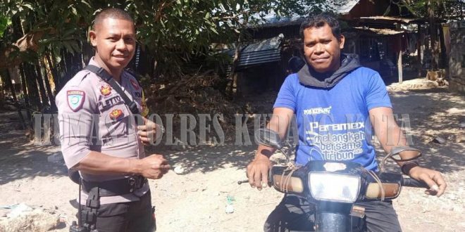 Melalui Door To Door System,Bhabinkamtibmas Berikan Pesan Kamtibmas Pada Warga