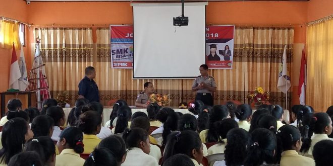 Satbinmas Polres TTS Melaksanakan Kegiatan di SMK Kristen Soe