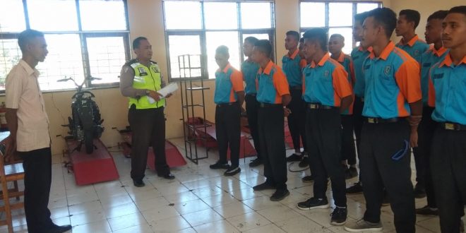 Sat Lantas Polres Belu Beri Penyuluhan Tertib Berlalu Lintas ke Pelajar SMKN 3 Atambua