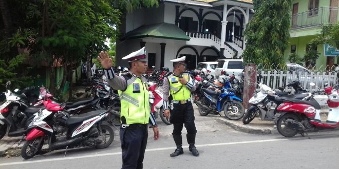 Beri Rasa Aman dan Nyaman, Personil Satlantas Polres Kupang Kota Laksanakan Pengamanan Sholad Jumat