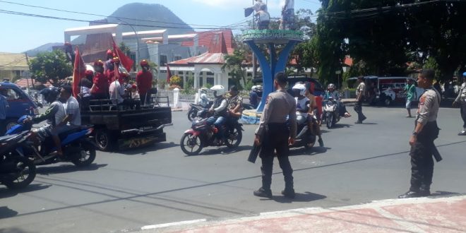 Personil Polres Ende Lakukan Pengamanan Unjuk Rasa Damai Oleh PMKRI