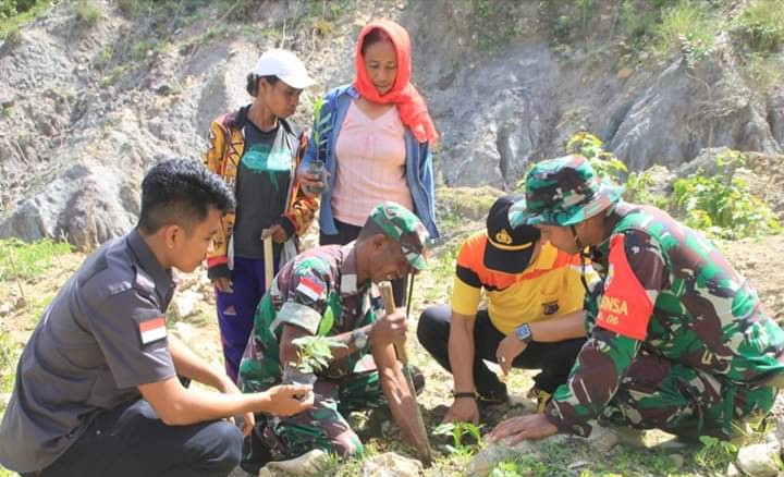 Polres Belu Bersama TNI dan Instansi Terkait, Kembali Gerakan Penghijauan di Wilayah Yang Rawan Longsor dan Banjir
