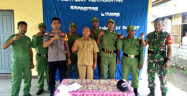 Bersinergi, Bhabinkamtibmas Bersama Babinsa Kelubagolit Latih PBB Linmas