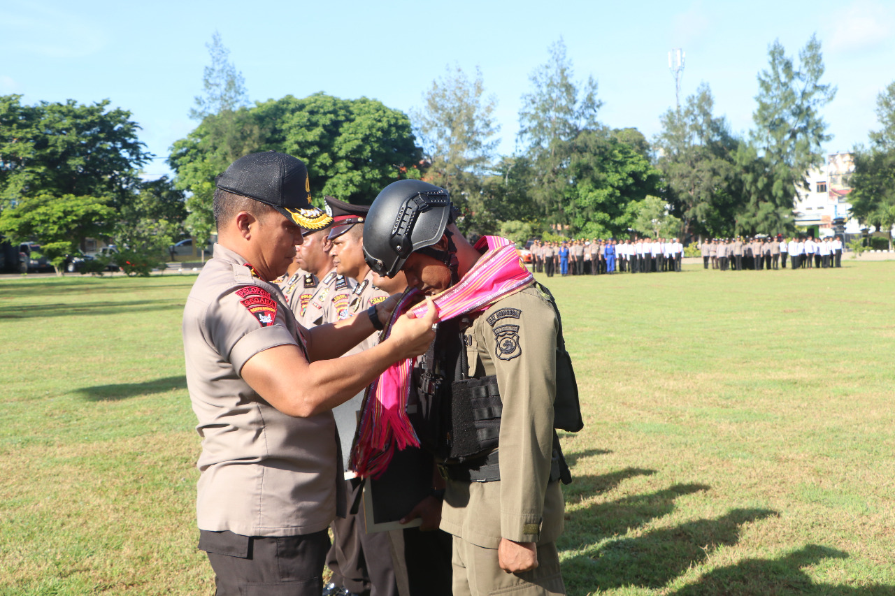 Kapolda NTT Sambut 100 Orang Personel Brimobda NTT BKO Papua