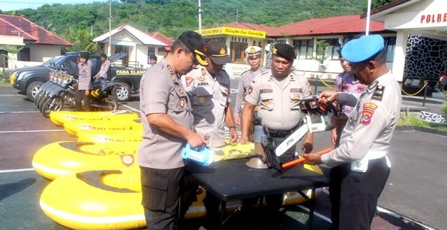 Kapolres Flotim Cek Secara Langsung Kelengkapan Sarana Prasarana Peralatan Rantis