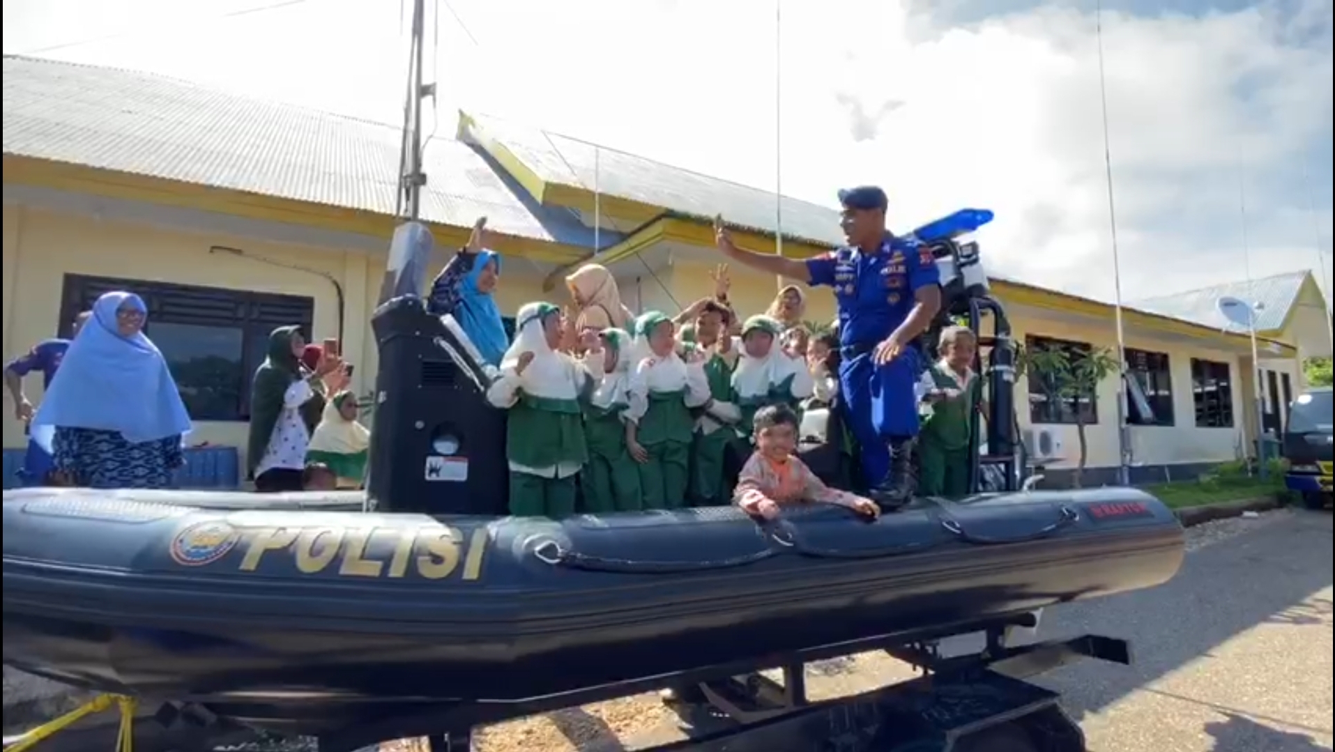 Ditpolair Polda NTT Mendapatkan Kunjungan dari Anak-anak TK Aisyah 4 Kupang