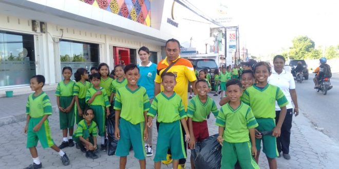 Cipta Lingkungan Bersih, Bhabinkamtibmas TDM, Mahasiswa KKN, Pelajar dan Elemen Masyarakat Kompak Bersihkan Sampah Bersama