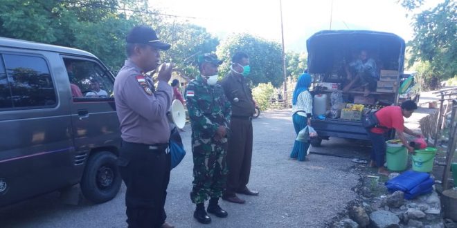 Sambangi Pasar Rakyat Jenilu, Kapolsek Kakuluk Mesak Beri Imbauan Kamtibmas ke Masyarakat Tentang Corona